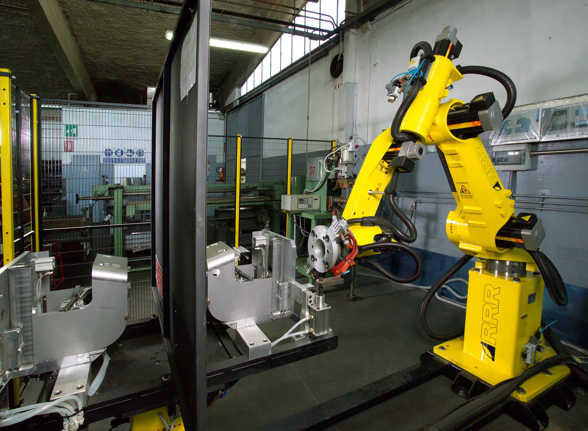 Robot di elettropuntatura in lavorazione